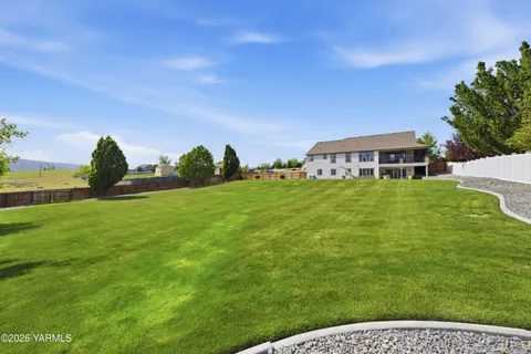 $895,000 | 98303 East Ridgeview Drive, Kennewick, WA 99338