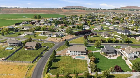 $895,000 | 98303 East Ridgeview Drive, Kennewick, WA 99338