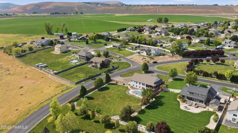 $895,000 | 98303 East Ridgeview Drive, Kennewick, WA 99338