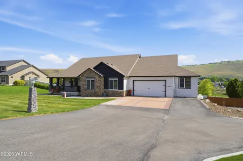 $895,000 | 98303 East Ridgeview Drive, Kennewick, WA 99338