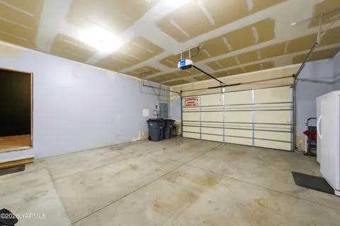 $895,000 | 98303 East Ridgeview Drive, Kennewick, WA 99338