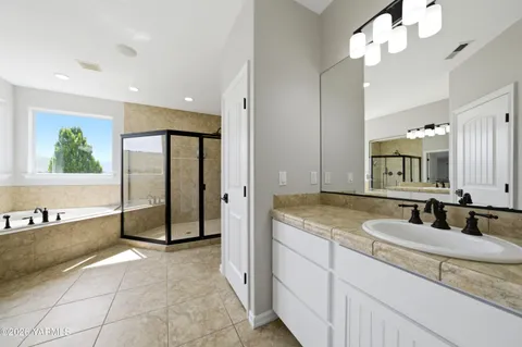 $895,000 | 98303 East Ridgeview Drive, Kennewick, WA 99338