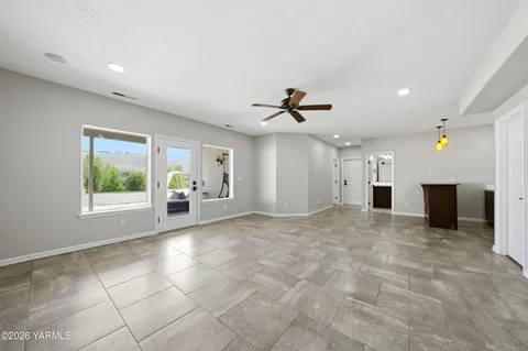 $895,000 | 98303 East Ridgeview Drive, Kennewick, WA 99338