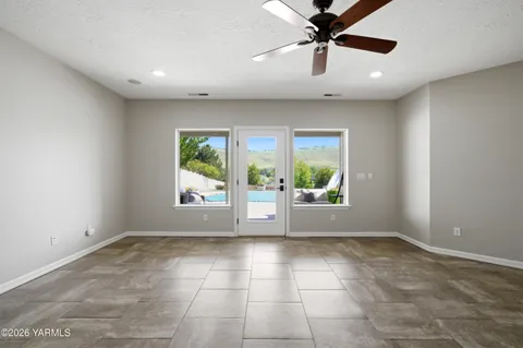 $895,000 | 98303 East Ridgeview Drive, Kennewick, WA 99338