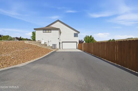 $895,000 | 98303 East Ridgeview Drive, Kennewick, WA 99338