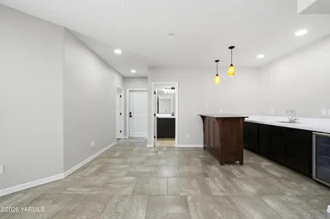 $895,000 | 98303 East Ridgeview Drive, Kennewick, WA 99338
