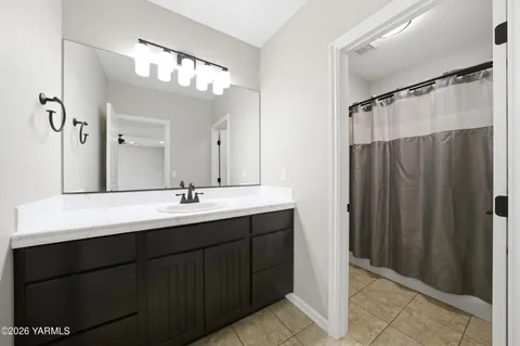 $895,000 | 98303 East Ridgeview Drive, Kennewick, WA 99338