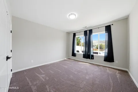 $895,000 | 98303 East Ridgeview Drive, Kennewick, WA 99338