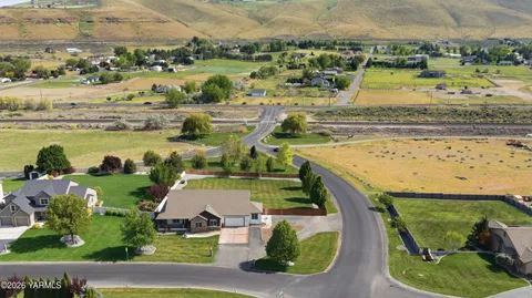 $895,000 | 98303 East Ridgeview Drive, Kennewick, WA 99338