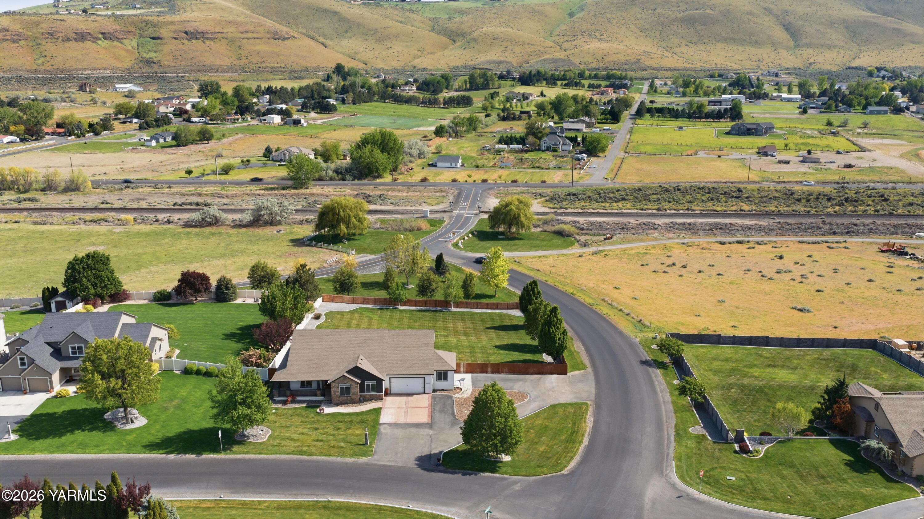 98303 East Ridgeview Drive Kennewick, WA 99338 - Photo 8 of 78 72-DJI_20260501153317_0231_D_M4P