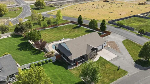 $895,000 | 98303 East Ridgeview Drive, Kennewick, WA 99338