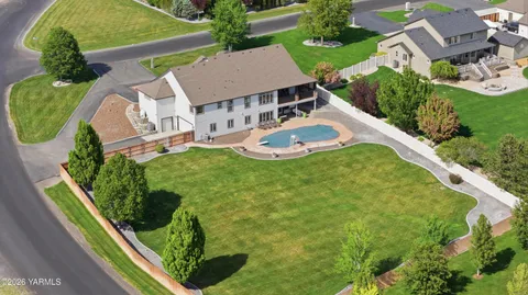 $895,000 | 98303 East Ridgeview Drive, Kennewick, WA 99338