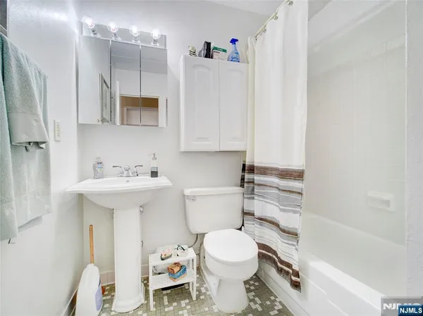 $380,000 | 250 Gorge Road, Unit 22F, Cliffside Park, NJ 07010