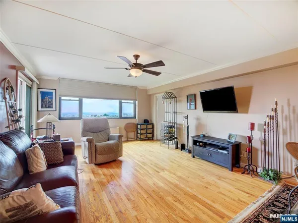 $380,000 | 250 Gorge Road, Unit 22F, Cliffside Park, NJ 07010