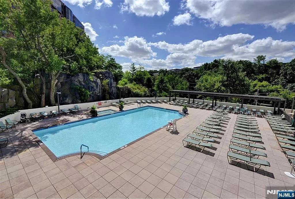 250 Gorge Road, Unit 22F Cliffside Park, NJ 07010 - Photo 24 of 29