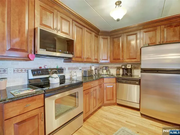 $380,000 | 250 Gorge Road, Unit 22F, Cliffside Park, NJ 07010