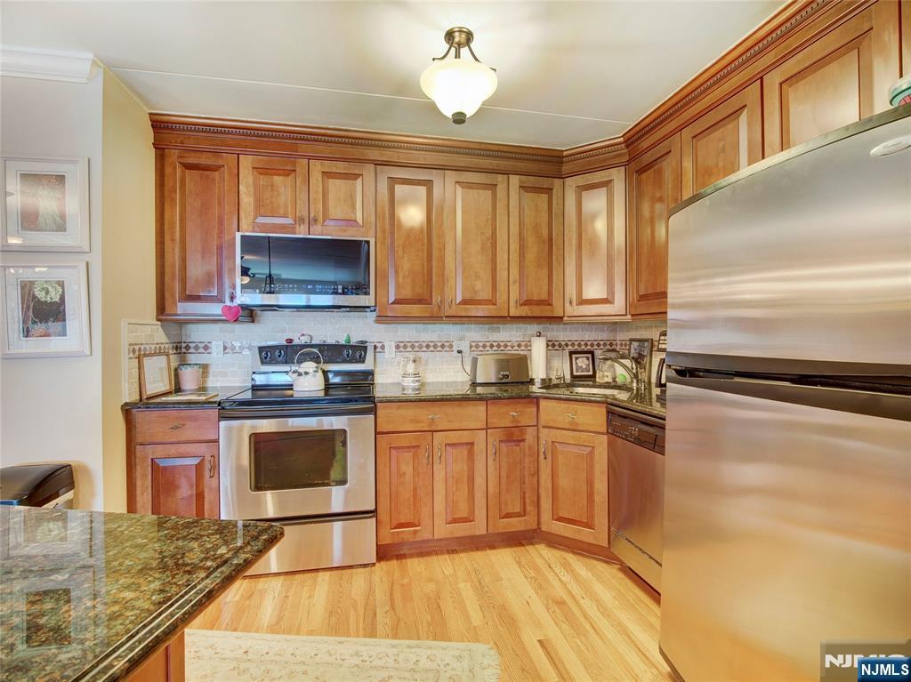 250 Gorge Road, Unit 22F Cliffside Park, NJ 07010 - Photo 6 of 29