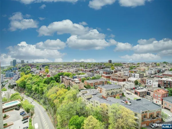 $380,000 | 250 Gorge Road, Unit 22F, Cliffside Park, NJ 07010