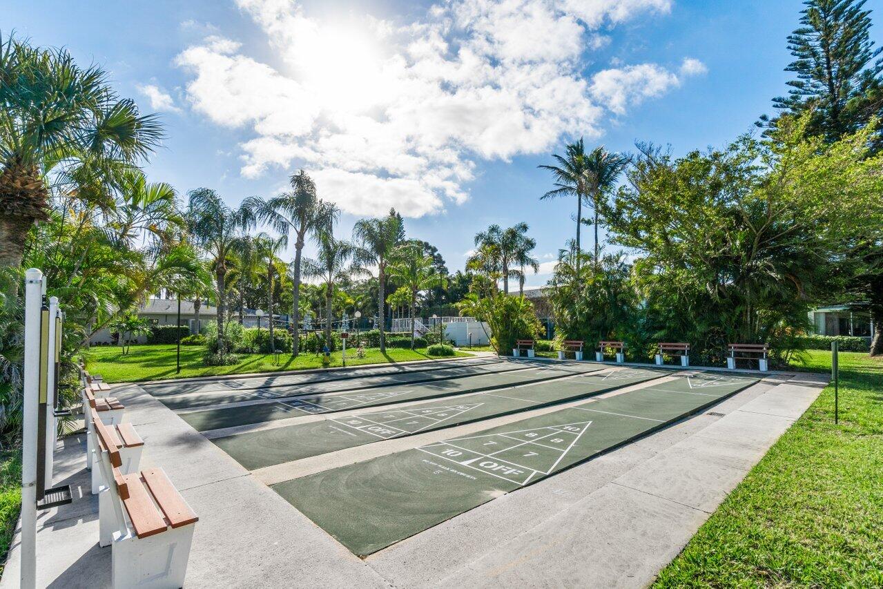2460 Southwest 22nd Avenue, Unit 809 Delray Beach, FL 33445 - Photo 25 of 27 a view of a basketball court