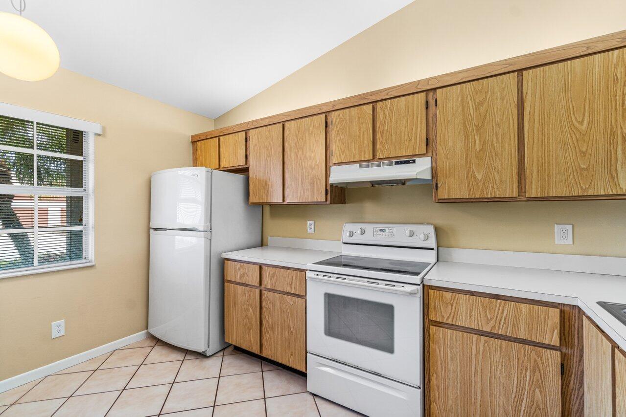 130 Moccasin Trail South Jupiter, FL 33458 - Photo 9 of 29 Kitchen (4)