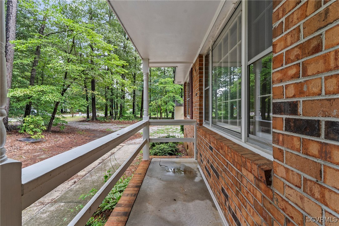 15609 Rowlett Road Chesterfield, VA 23838 - Photo 3 of 28