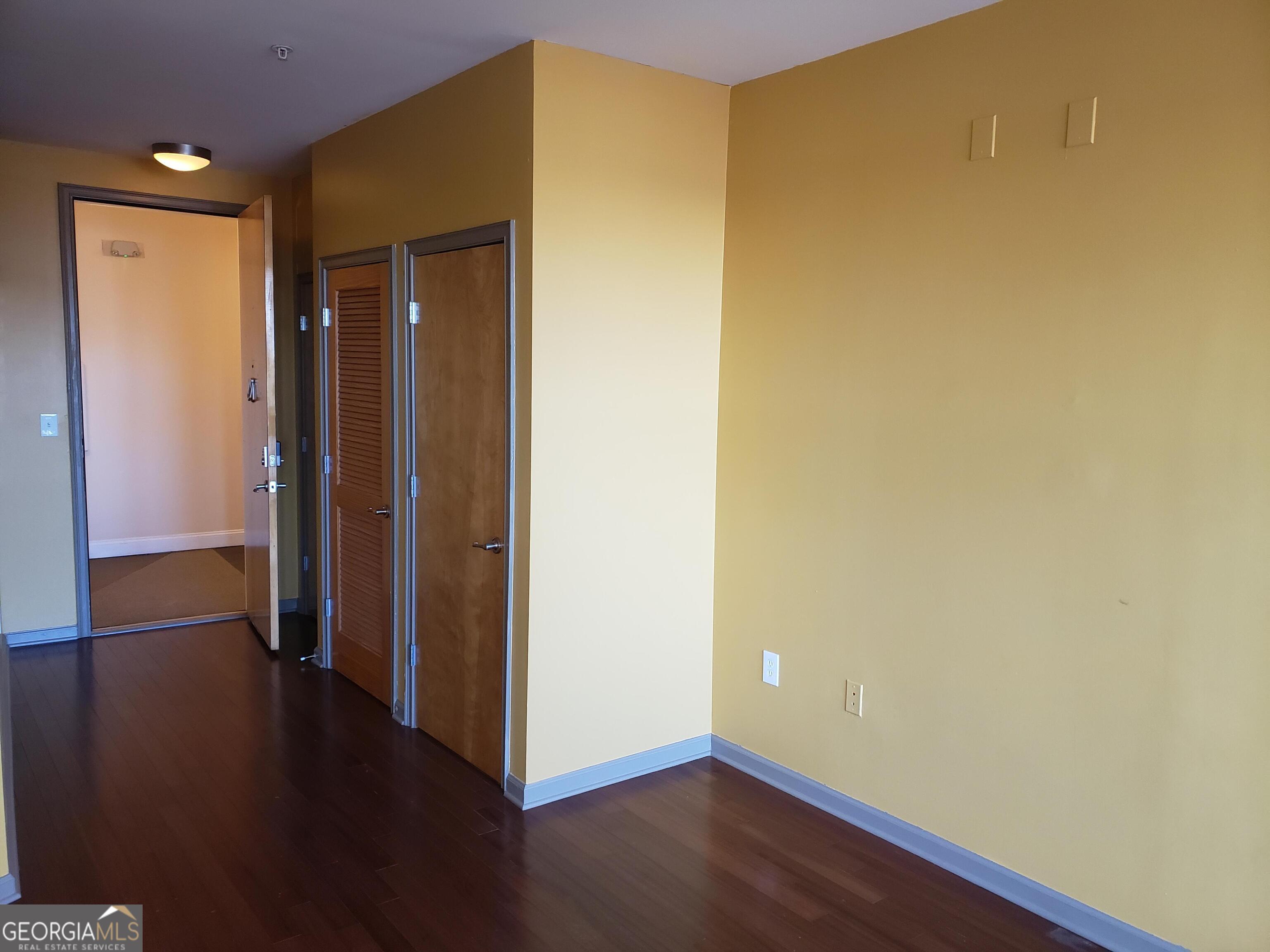 898 Oak Street Southwest, Unit 1303 Atlanta, GA 30310 - Photo 7 of 17 a view of a hallway with wooden floor