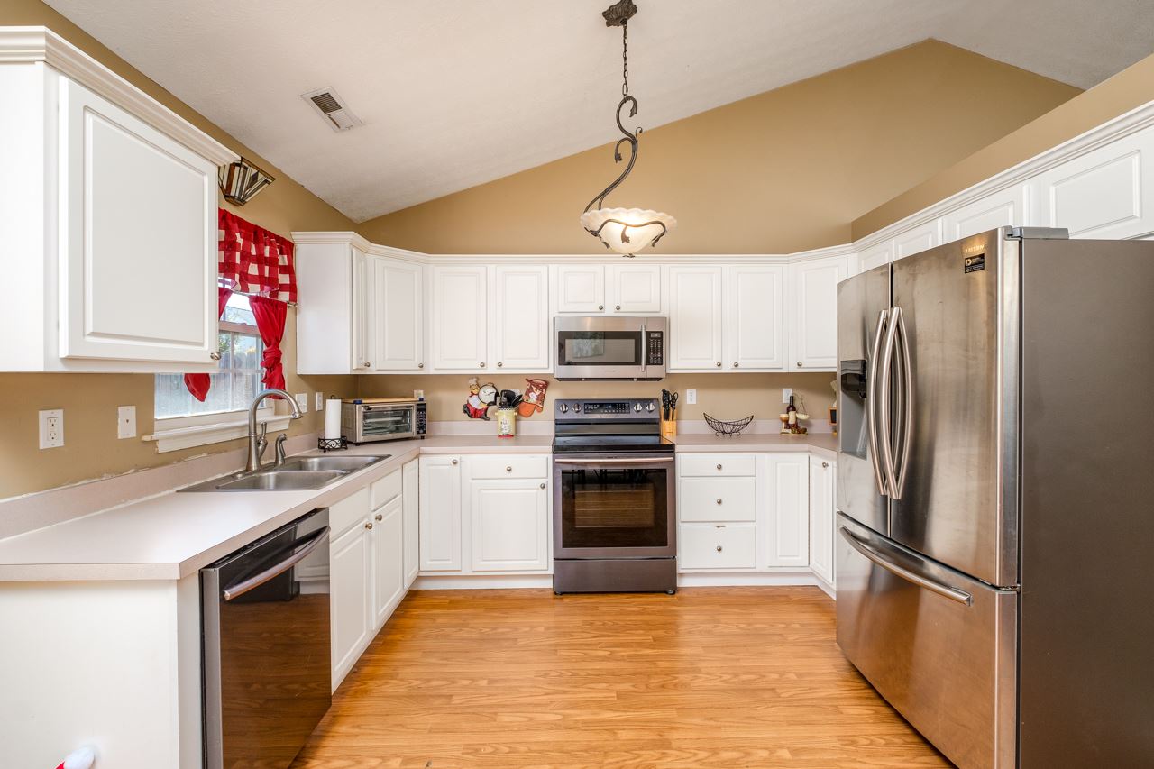 204 Inglecress Road Waynesboro, VA 22980 - Photo 2 of 38 Gallery Image 2