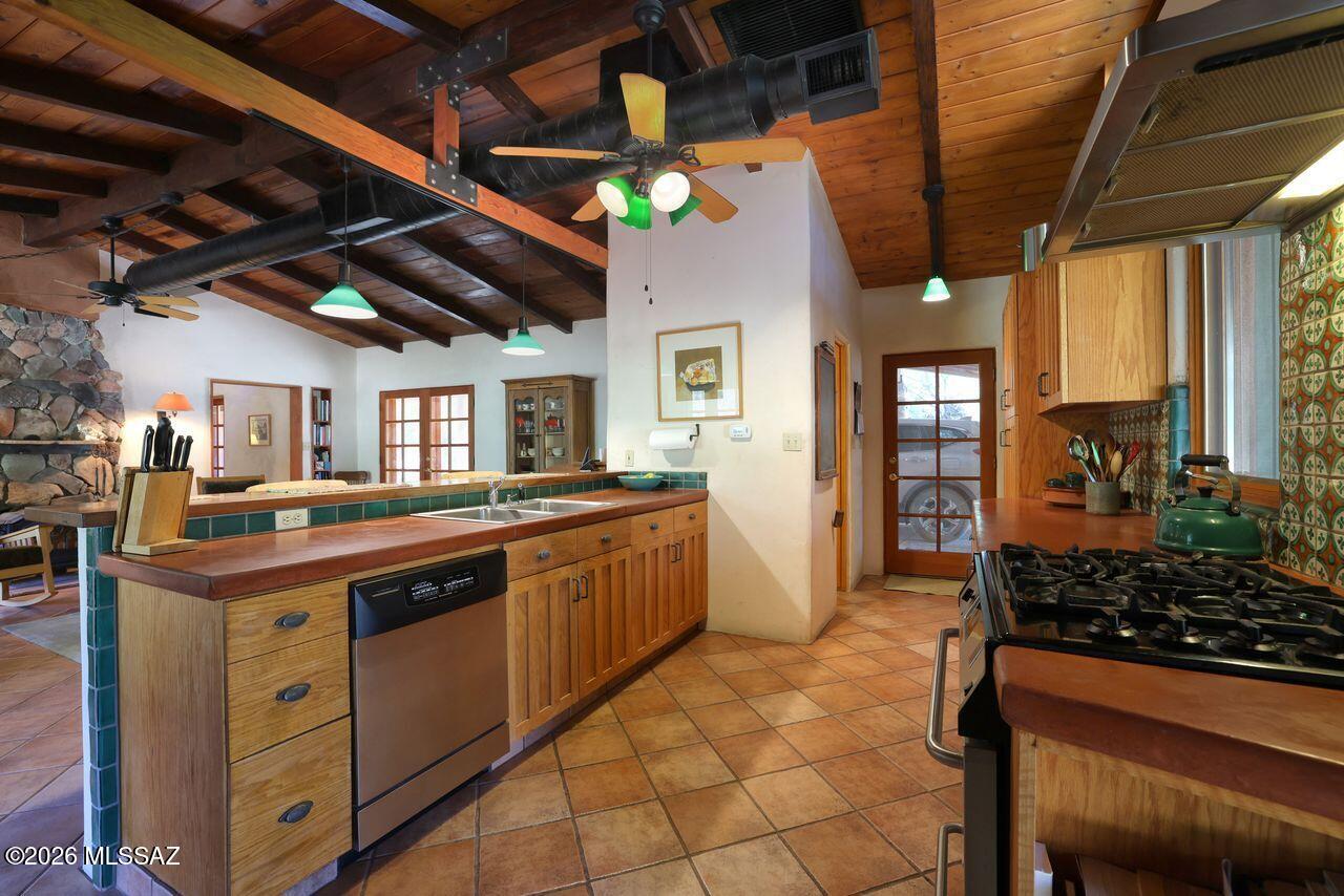 92425 East Aravaipa Road Winkelman, AZ 85192 - Photo 22 of 50