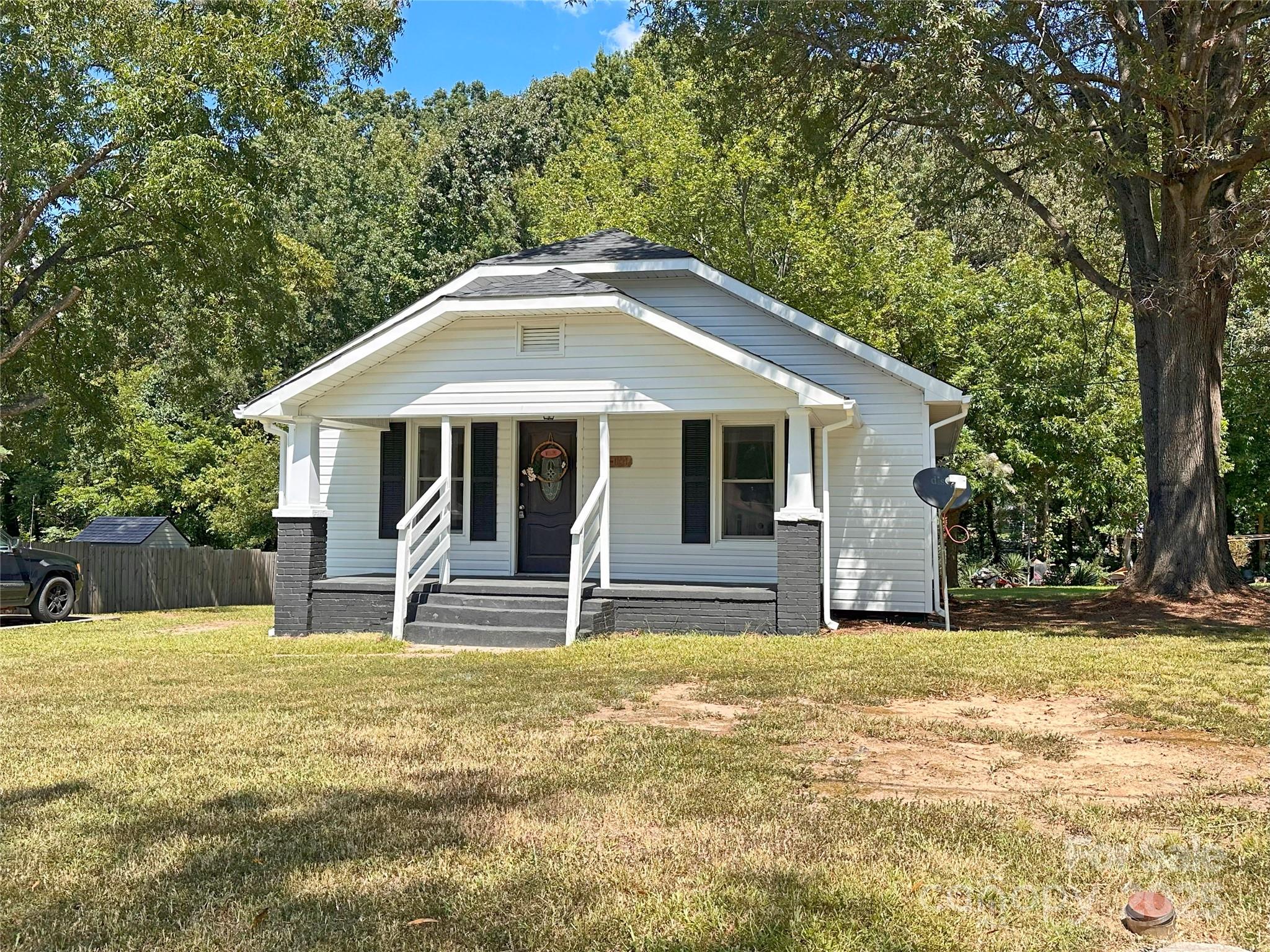 504 Locust Street Kannapolis, NC 28081 - Photo 2 of 35