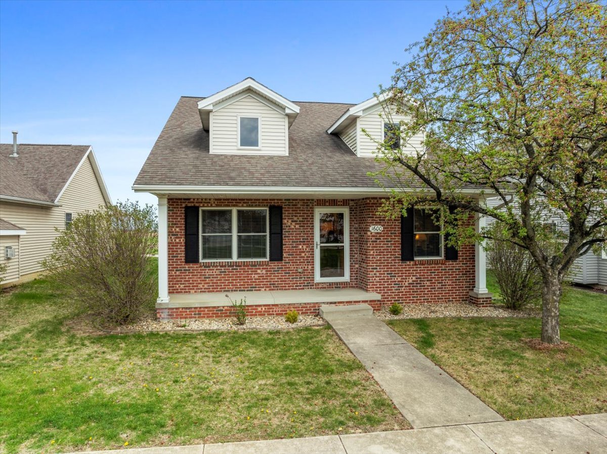 1600 Belclare Road Normal, IL 61761 - Photo 1 of 40 a front view of a house with garden