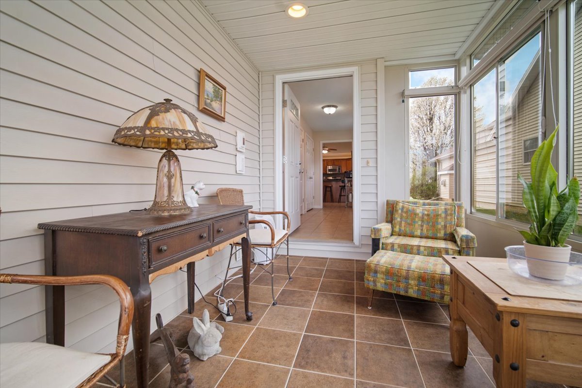 1600 Belclare Road Normal, IL 61761 - Photo 12 of 40 a living room with furniture and a potted plant