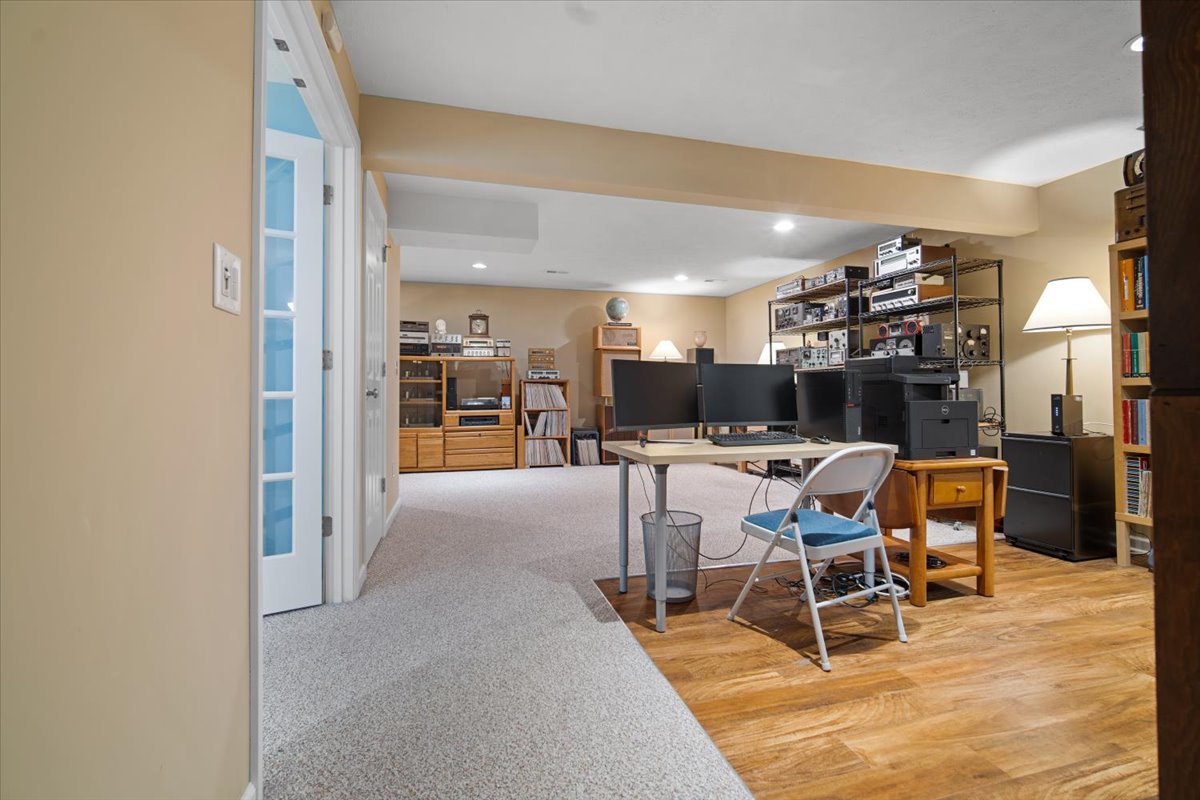1600 Belclare Road Normal, IL 61761 - Photo 19 of 40 a dining room with a table and chairs