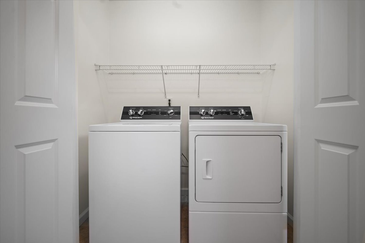 1600 Belclare Road Normal, IL 61761 - Photo 3 of 40 a utility room with dryer and washer