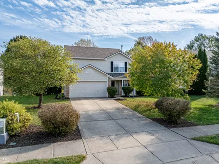 $264,000 | 477 Woodstream Drive, Greenfield, IN 46140