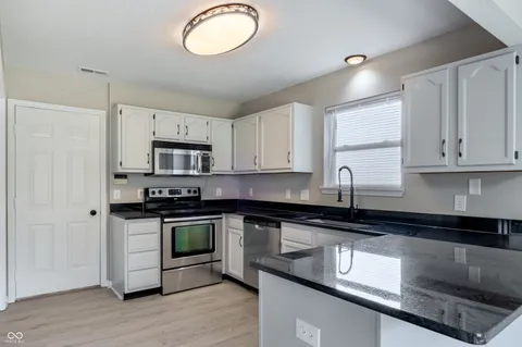 $262,000 | 477 Woodstream Drive, Greenfield, IN 46140