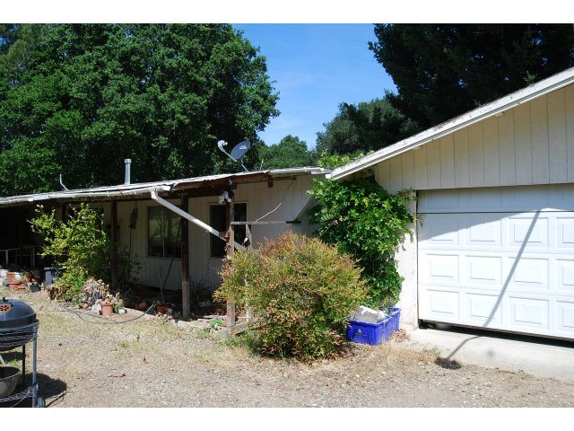 3875 Hecker Pass Road Gilroy, CA 95020 - Photo 2 of 9 a backyard of a house with lots of green space