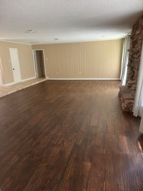 6026 Coral Ridge Road Houston, TX 77069 - Photo 14 of 34 You can see the spacious family room.