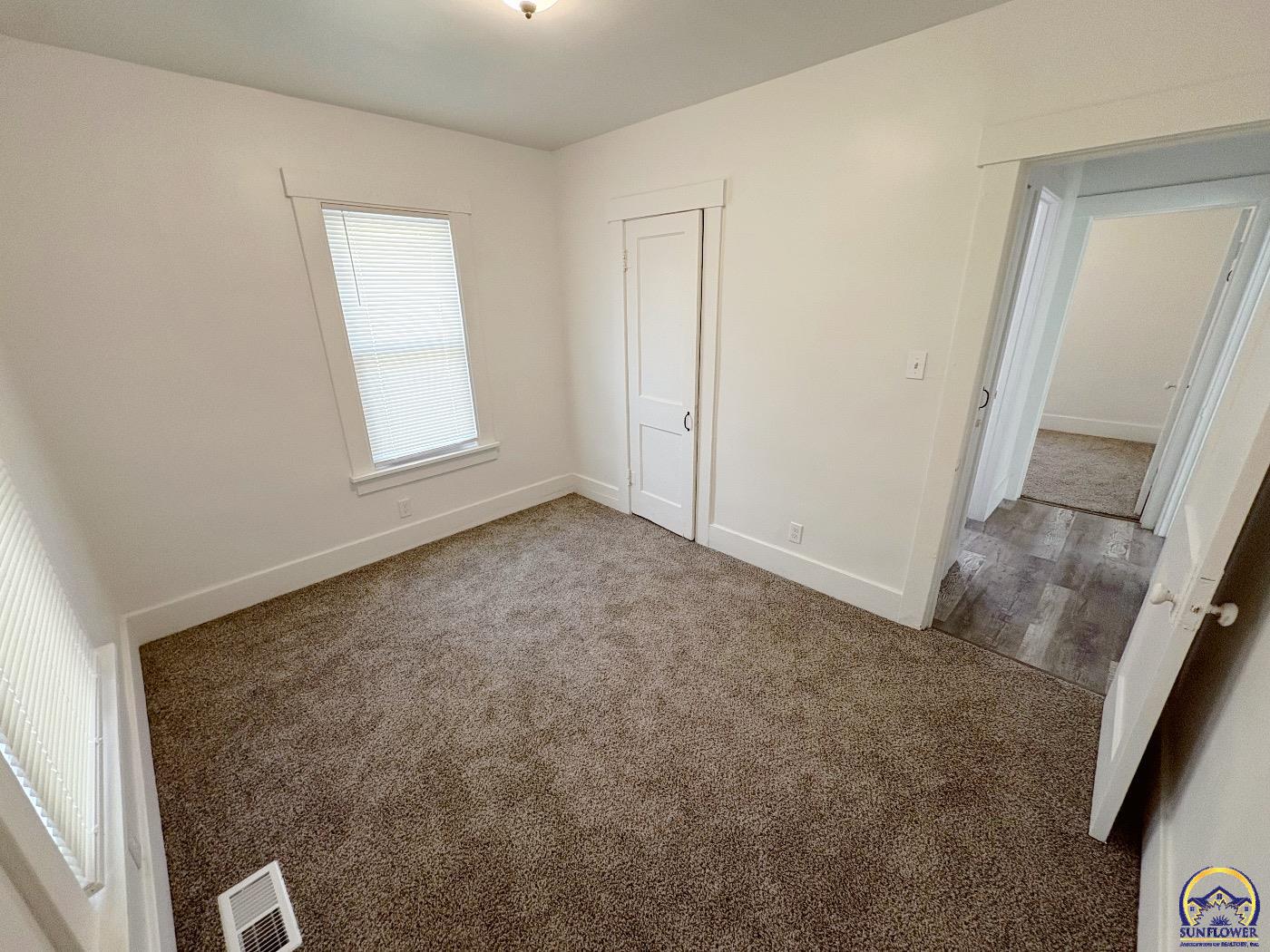 1113 Southwest Hampton Street Topeka, KS 66604 - Photo 8 of 17