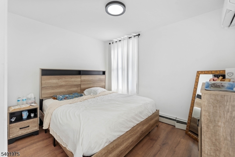 123 Jaques Street Elizabeth, NJ 07201 - Photo 9 of 20 a bedroom with a bed and a window