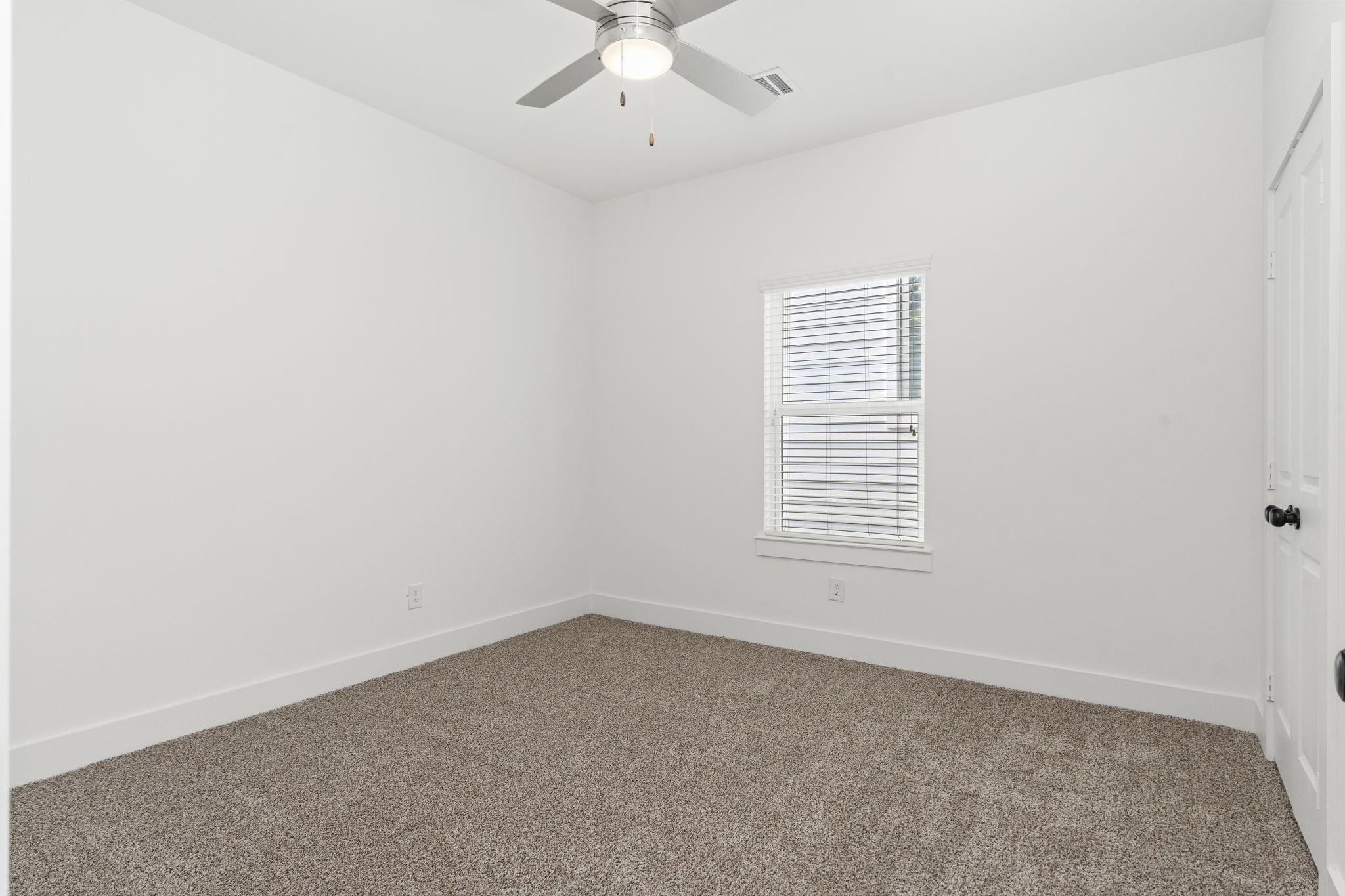 1517 Egypt Street Houston, TX 77009 - Photo 29 of 46 an empty room with a window and a ceiling fan