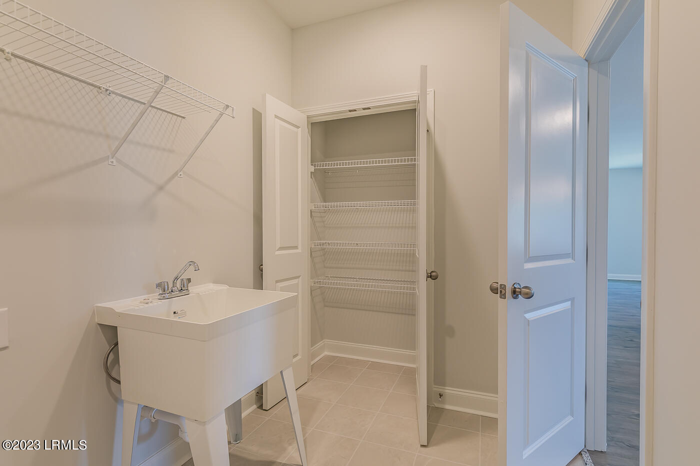 288 Ramport Street Ridgeland, SC 29936 - Photo 18 of 43 18 Laundry and pantry