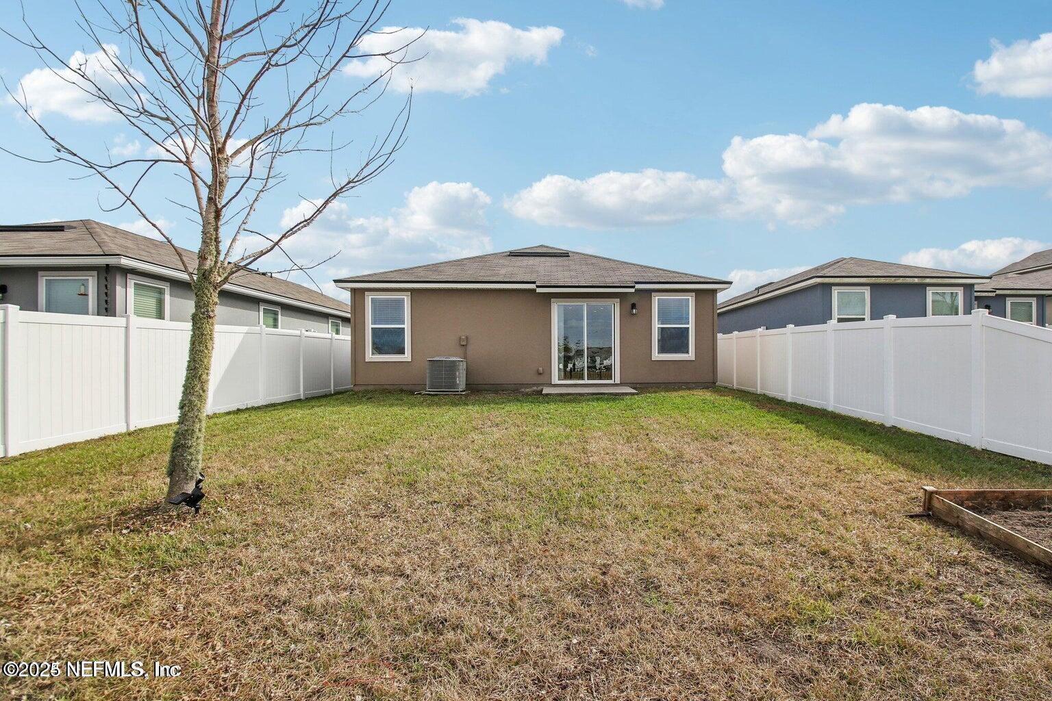 2535 Acorn Creek Road Green Cove Springs, FL 32043 - Photo 4 of 26 front view of a house with a yard