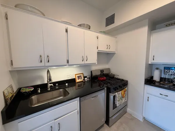$1,795 | 925 East Wells Street, Unit 522, Milwaukee, WI 53202