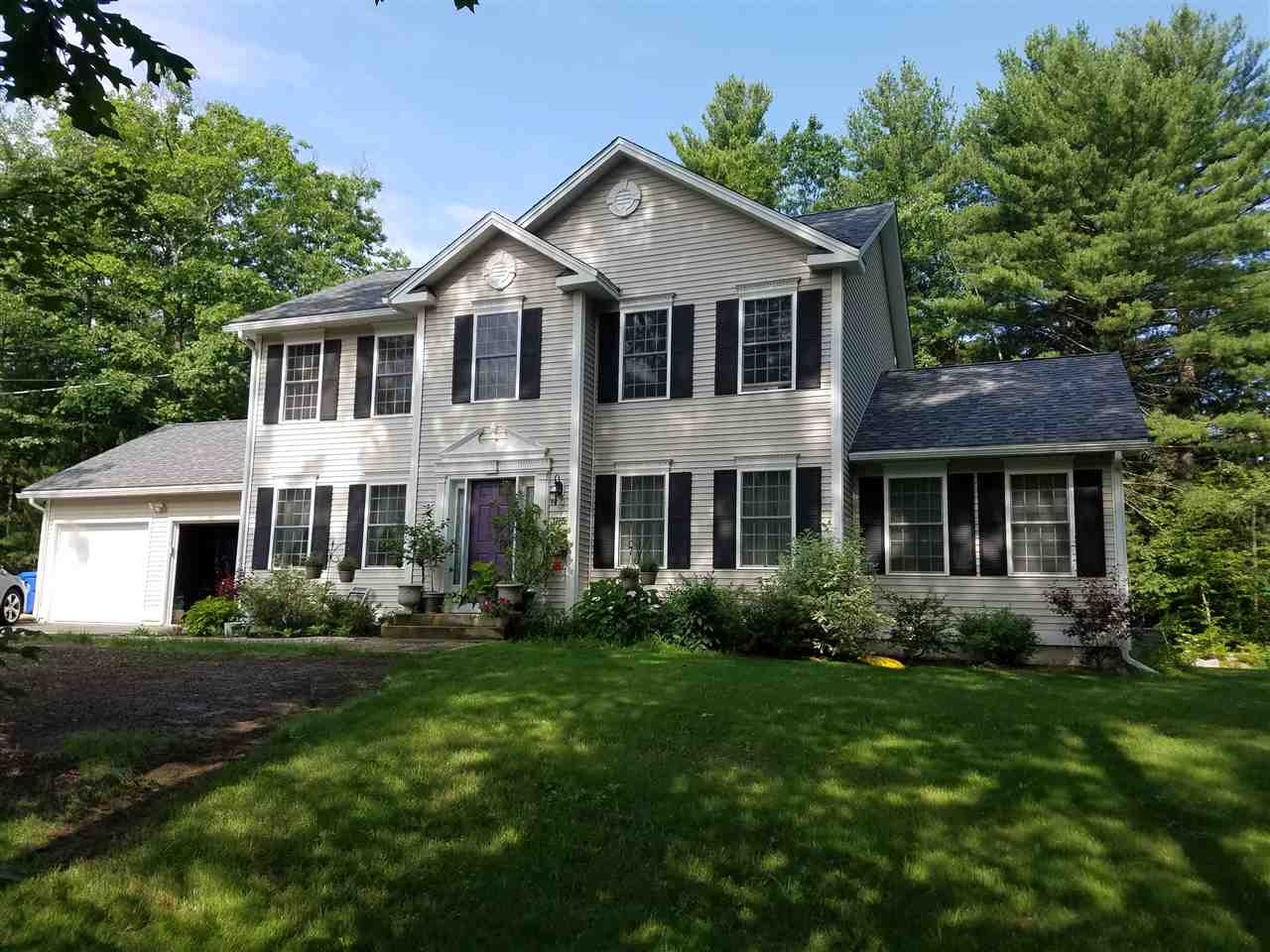155 Mammoth Road Londonderry, NH 03053 - Photo 2 of 33