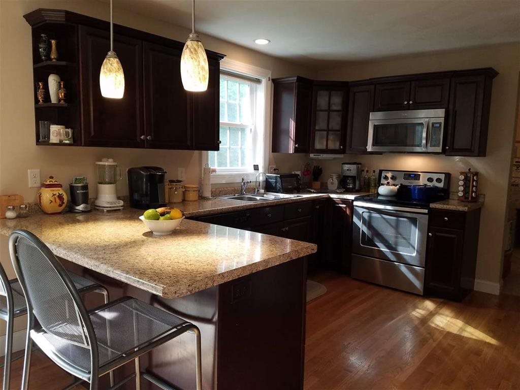 155 Mammoth Road Londonderry, NH 03053 - Photo 6 of 33