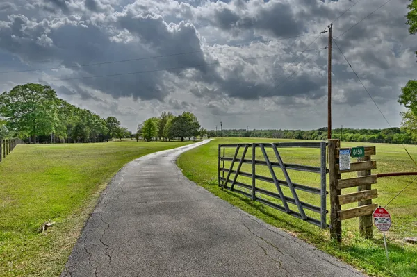 $849,000 | 6450 Baranowski Road, Brenham, TX 77833
