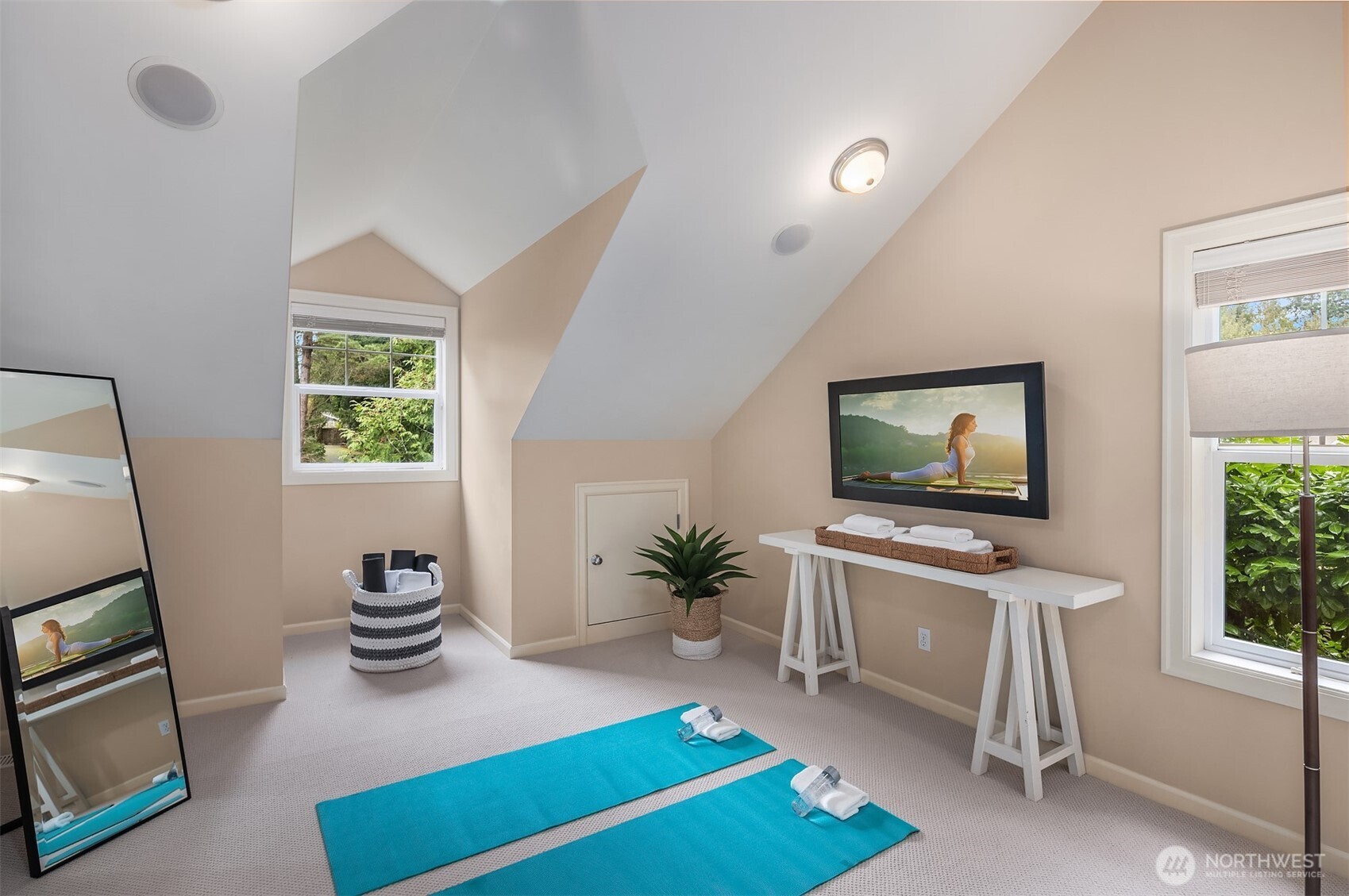 9843 Northeast 25th Street Bellevue, WA 98004 - Photo 15 of 19