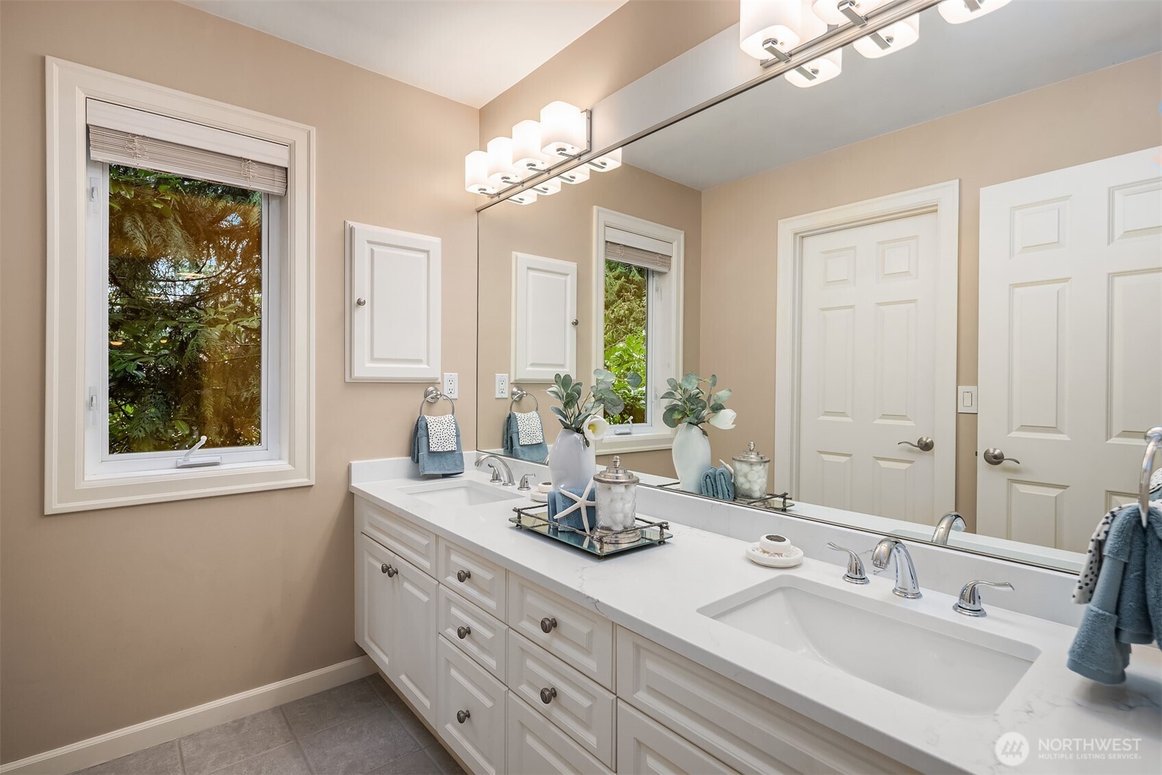 9843 Northeast 25th Street Bellevue, WA 98004 - Photo 16 of 19