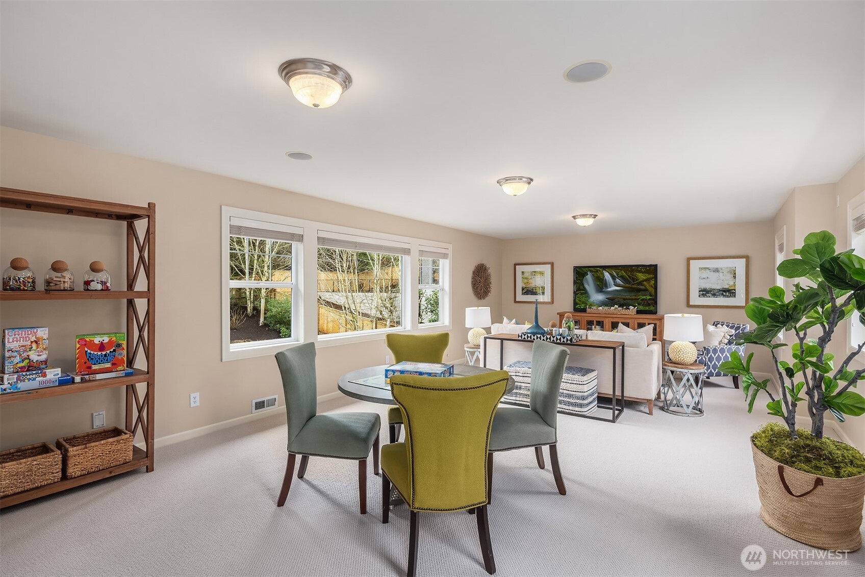 9843 Northeast 25th Street Bellevue, WA 98004 - Photo 17 of 19