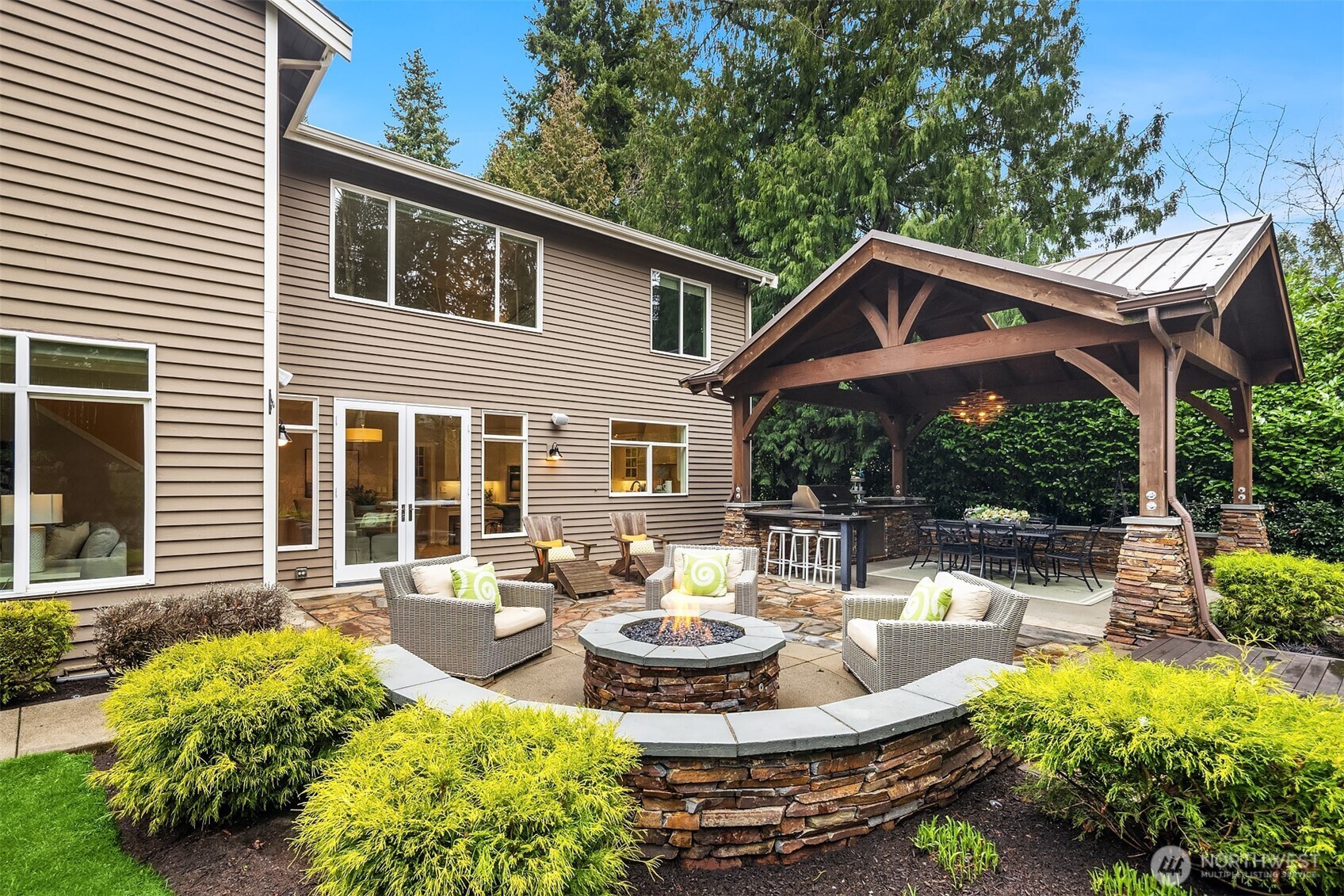 9843 Northeast 25th Street Bellevue, WA 98004 - Photo 18 of 19